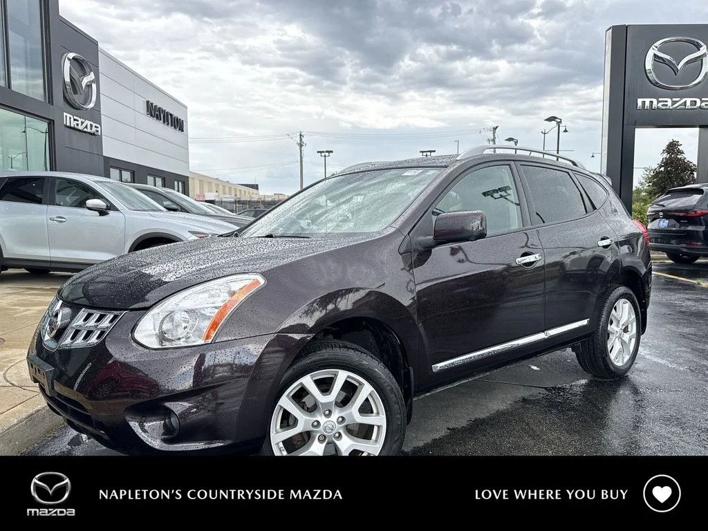 Used 2013 Black Nissan SL image 1