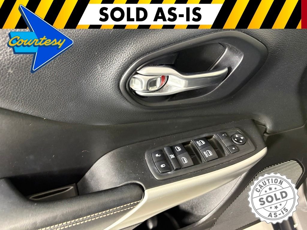 Used 2018 Silver Jeep Latitude Plus image 20