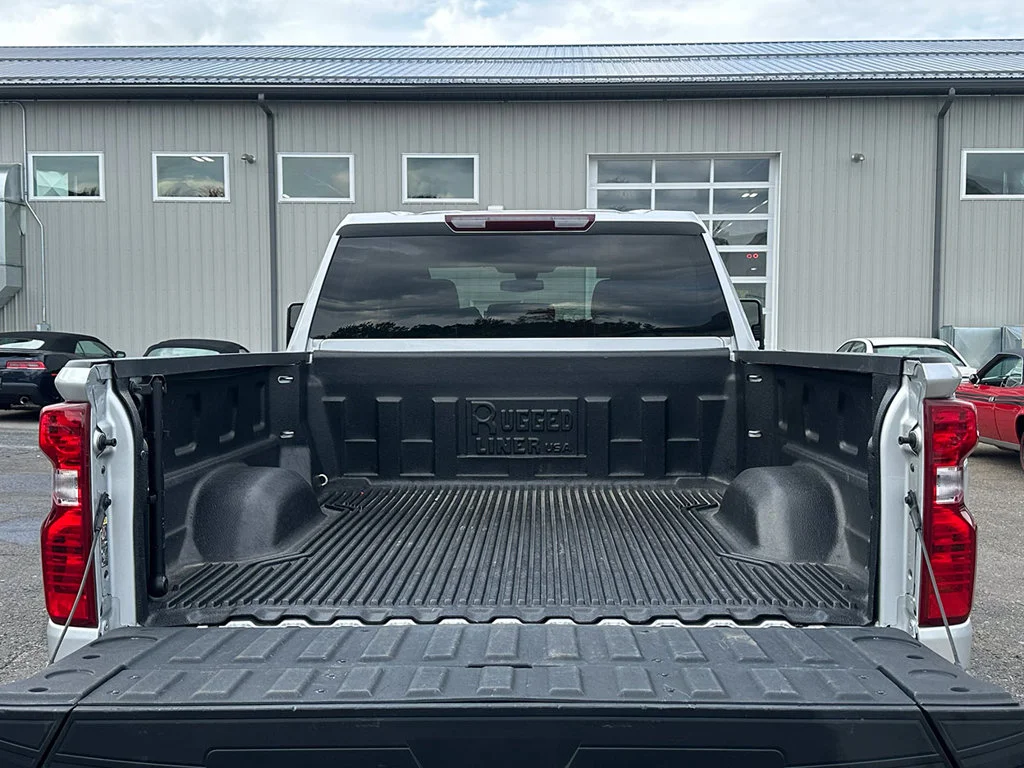 Used 2022 Silver Chevrolet Custom image 17
