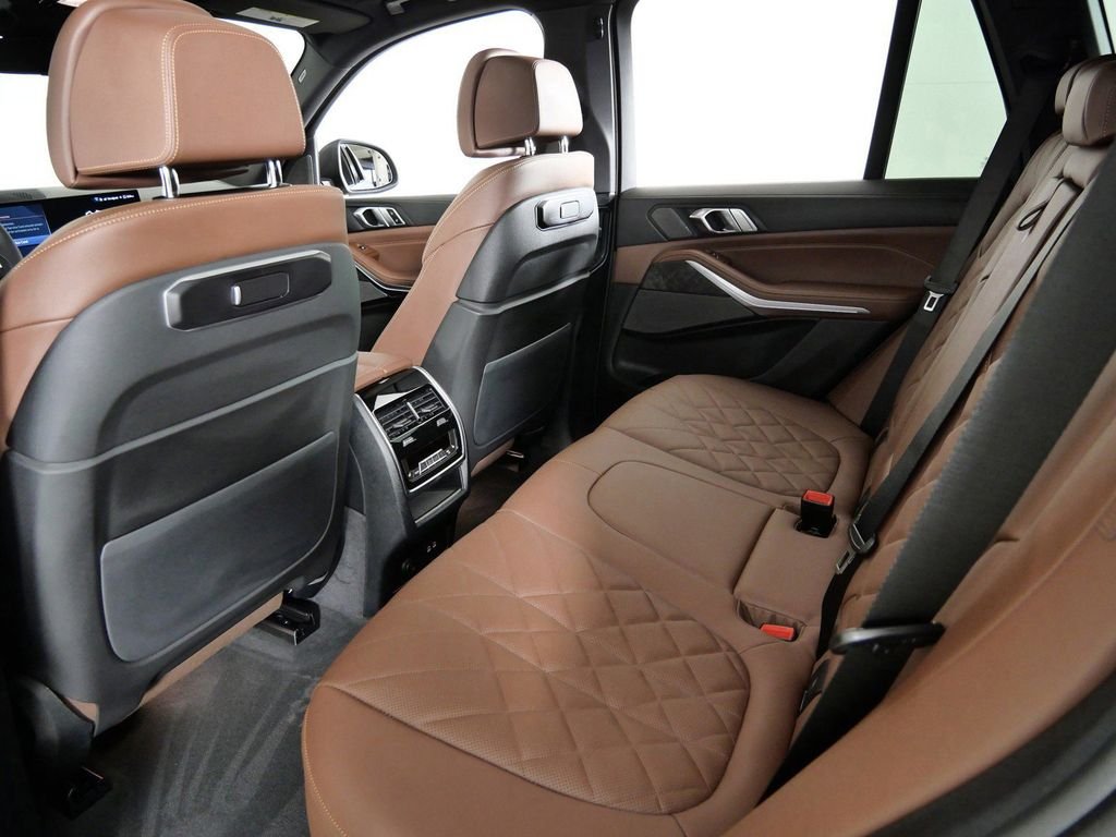 Used 2026 Skyscraper Grey Metallic BMW xDrive40i image 33