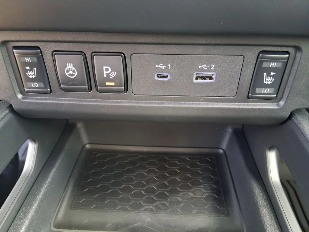 New 2026 Glacier White Nissan Crew Cab SV image 17
