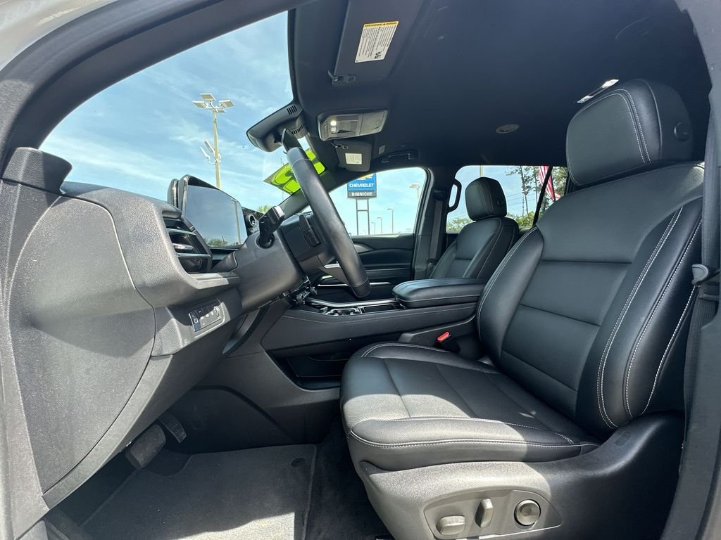 Used 2025 Summit White Chevrolet LT image 20