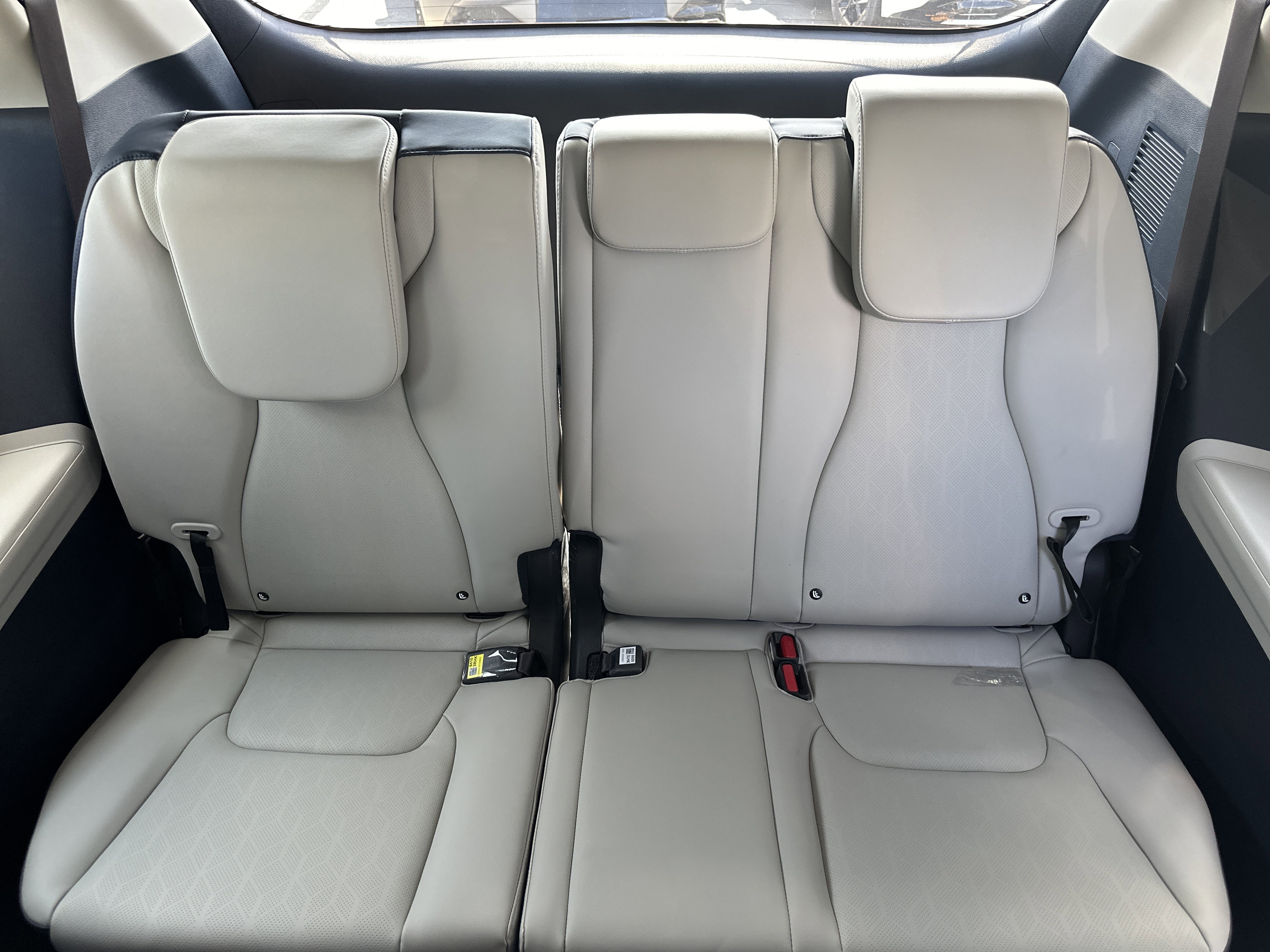 New 2026 Ceramic Silver Kia SX image 23