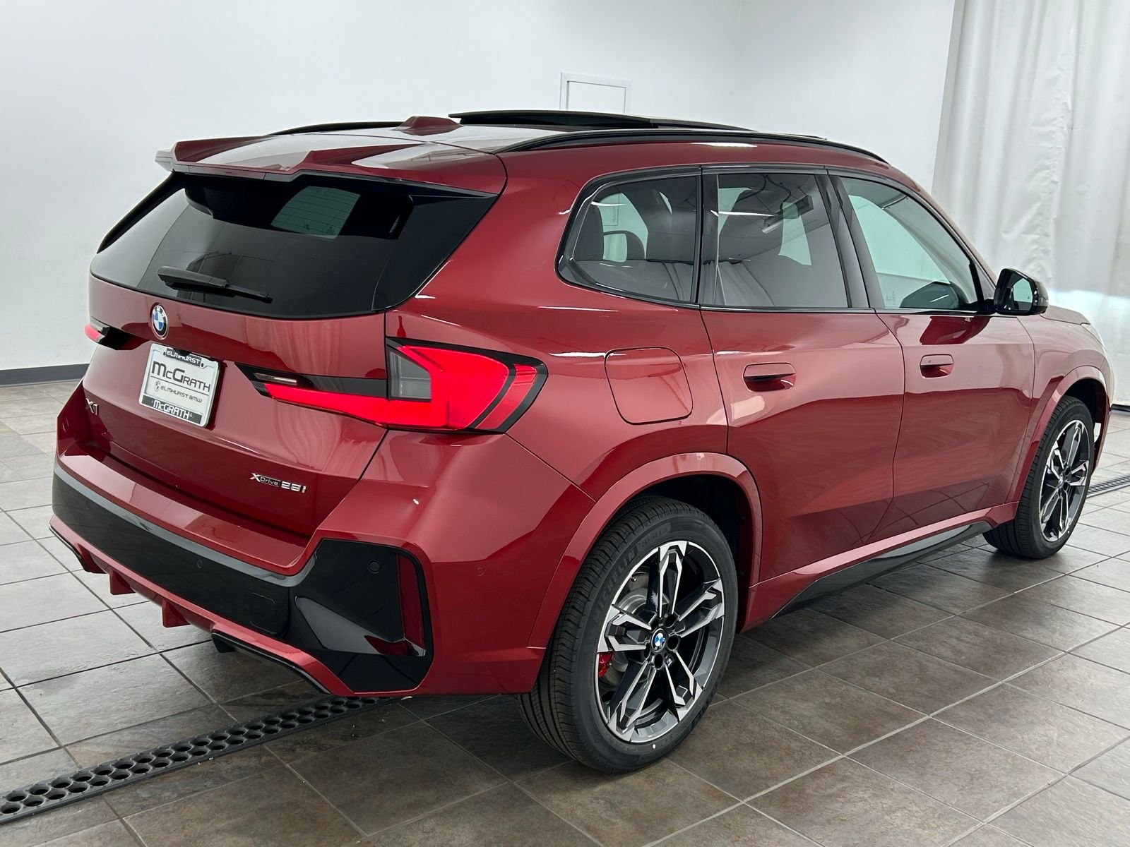 New 2026 Vegas Red Metallic BMW xDrive28i image 5