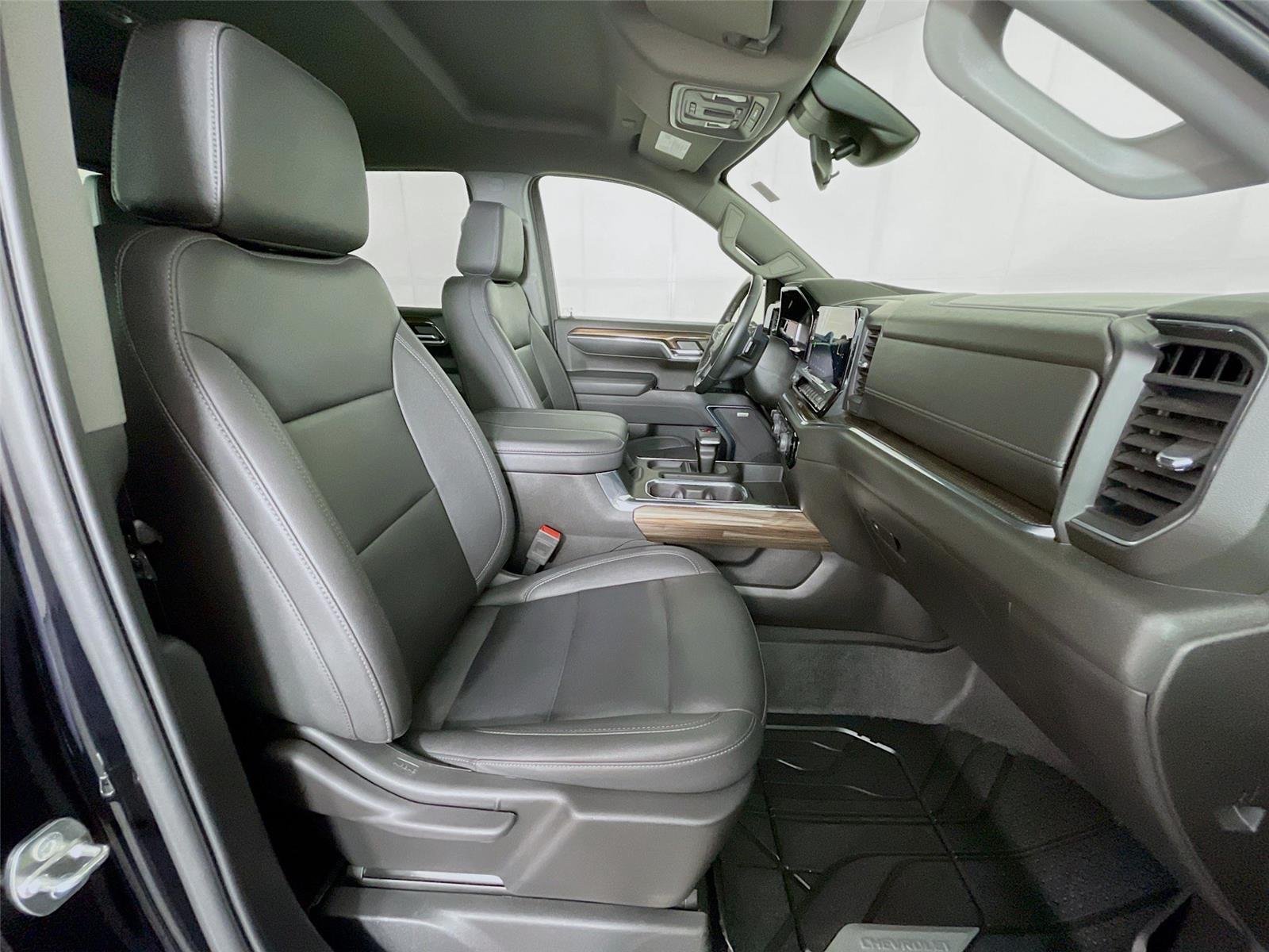 Used 2023 Black Chevrolet RST image 32