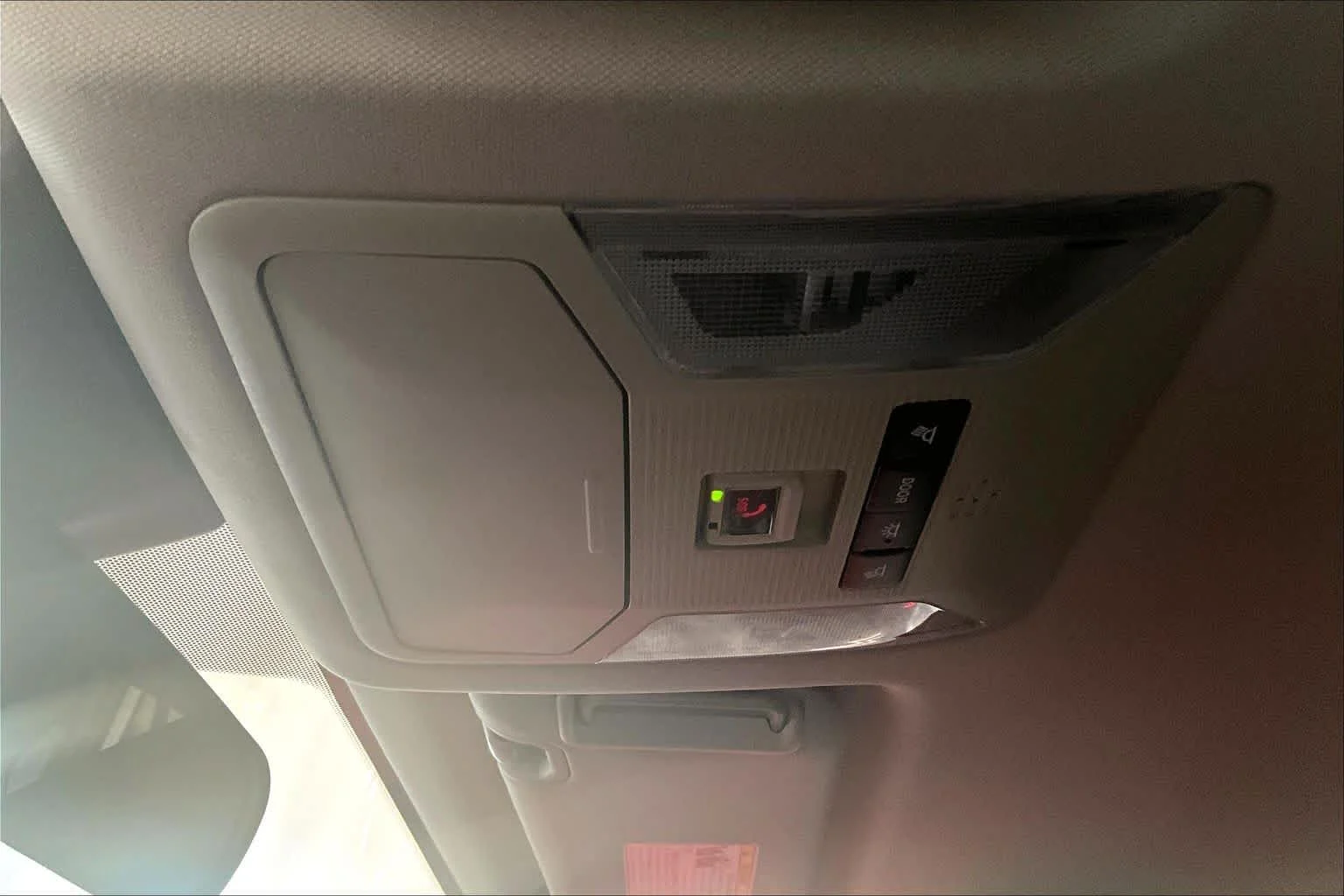 Used 2020 Super White Toyota XLE image 35