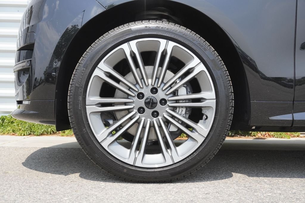 New 2026 Santorini Black Land Rover Dynamic SE image 34