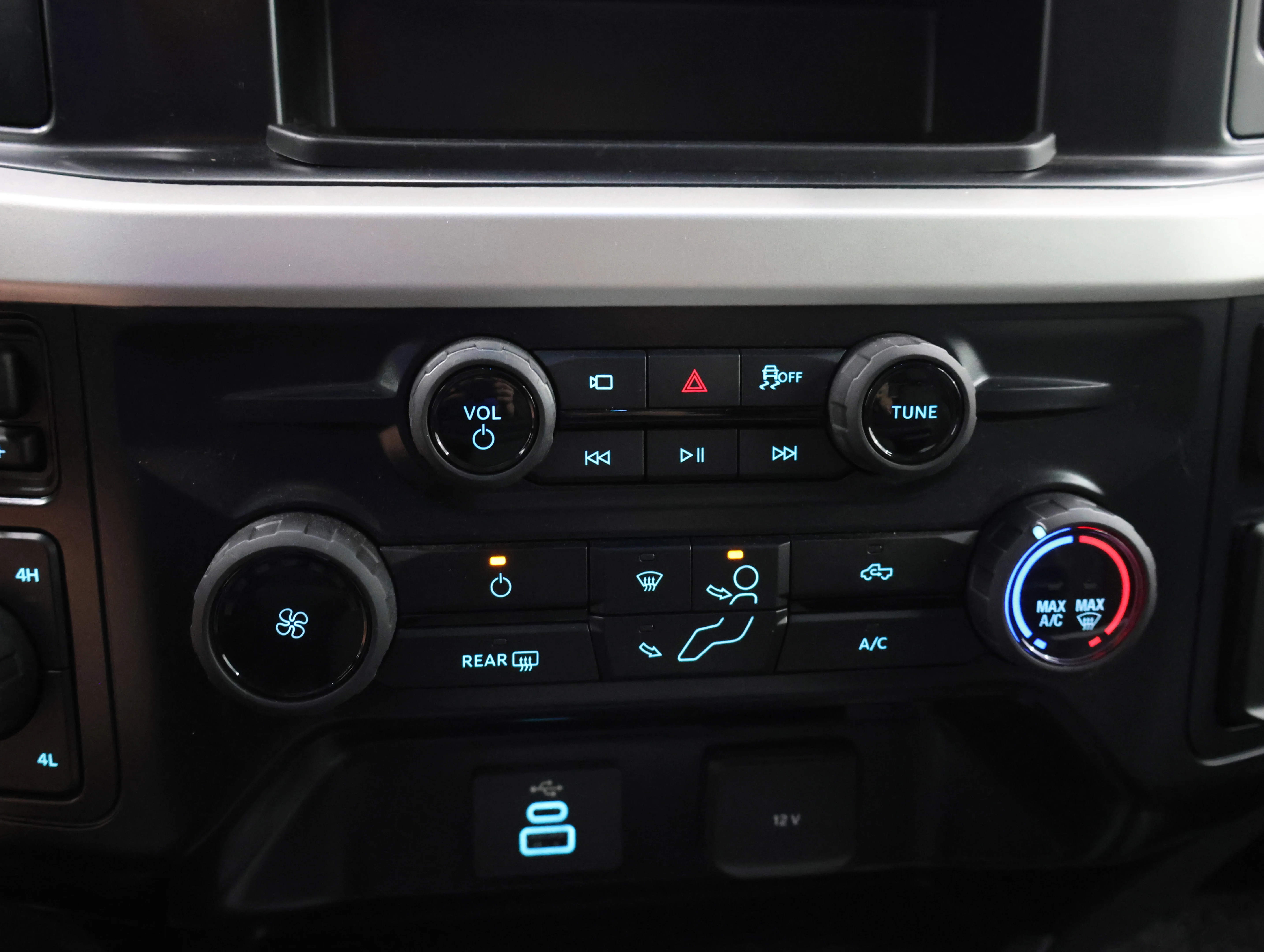 2025 Ford F-350 Super Duty XLT - Photo 40