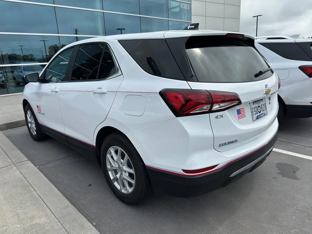 Used 2022 Summit White Chevrolet LT image 4