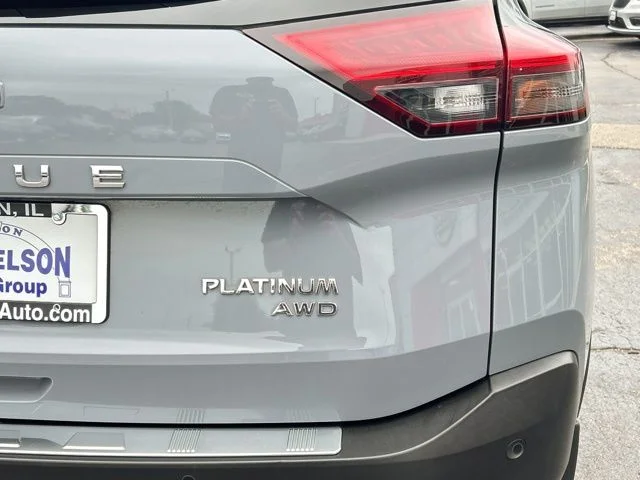 Used 2021 Gray Nissan Platinum image 5