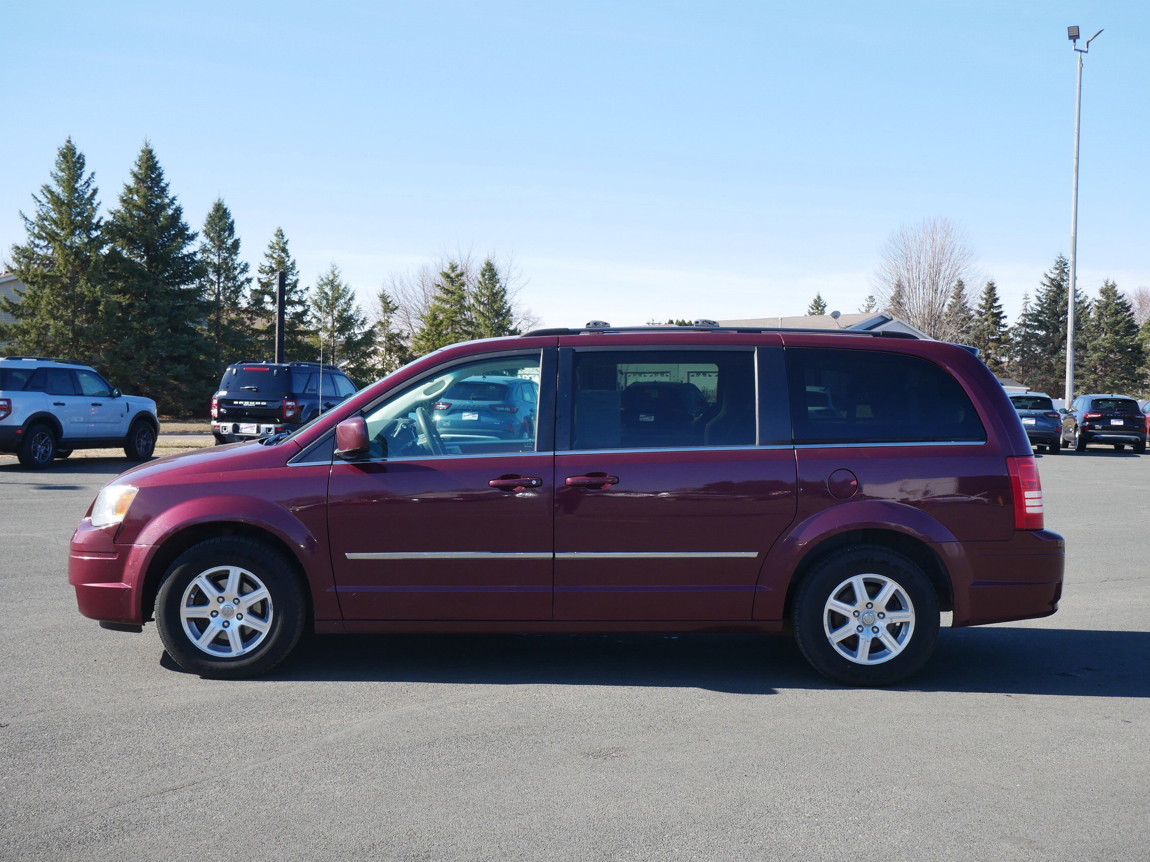 Used 2009 Chrysler Town & Country Touring with VIN 2A8HR54129R612978 for sale in Hastings, Minnesota