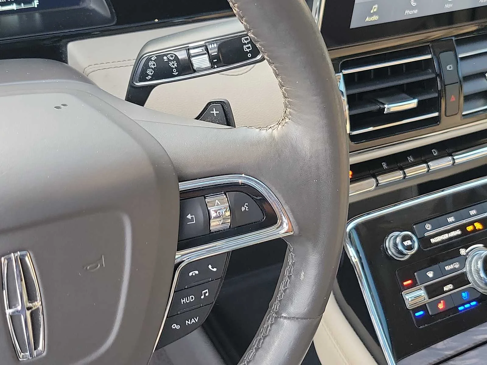 Used 2020 White Lincoln Reserve image 26