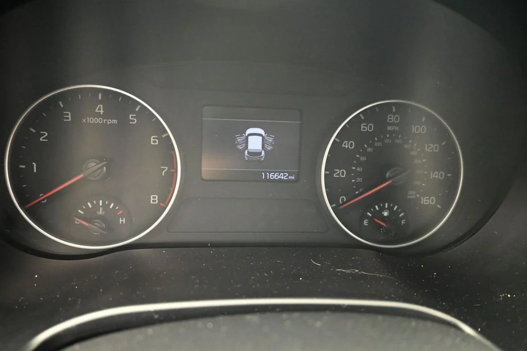 Used 2022 White Kia LX image 19