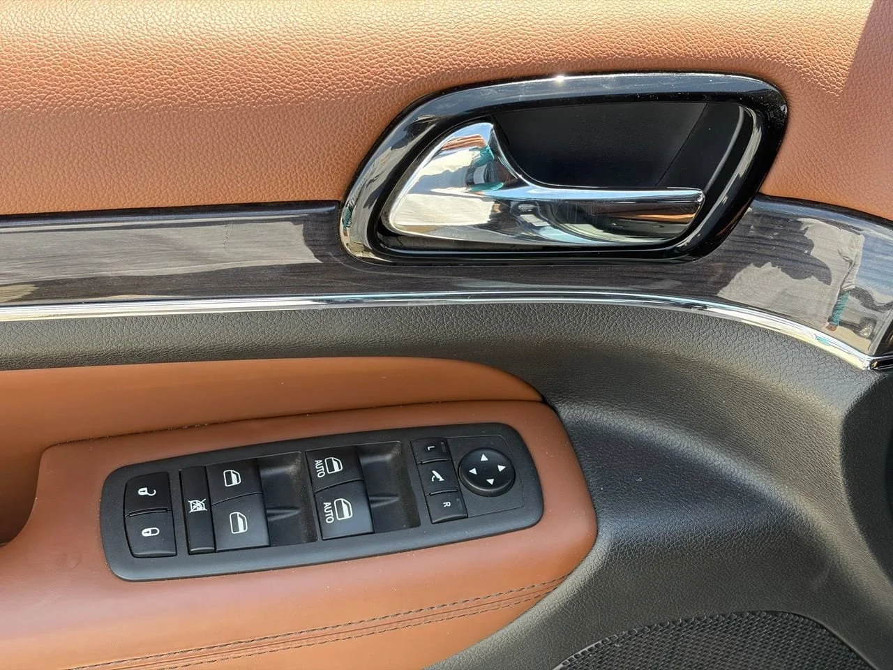 Used 2021 Slate Blue Pearlcoat Jeep Overland image 5