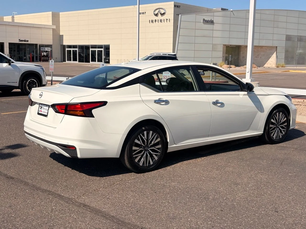 Used 2025 Glacier White Nissan 2.5 SV image 7
