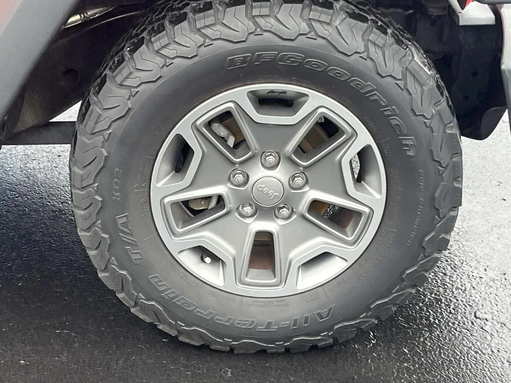 Used 2015 Black Jeep Sport image 9