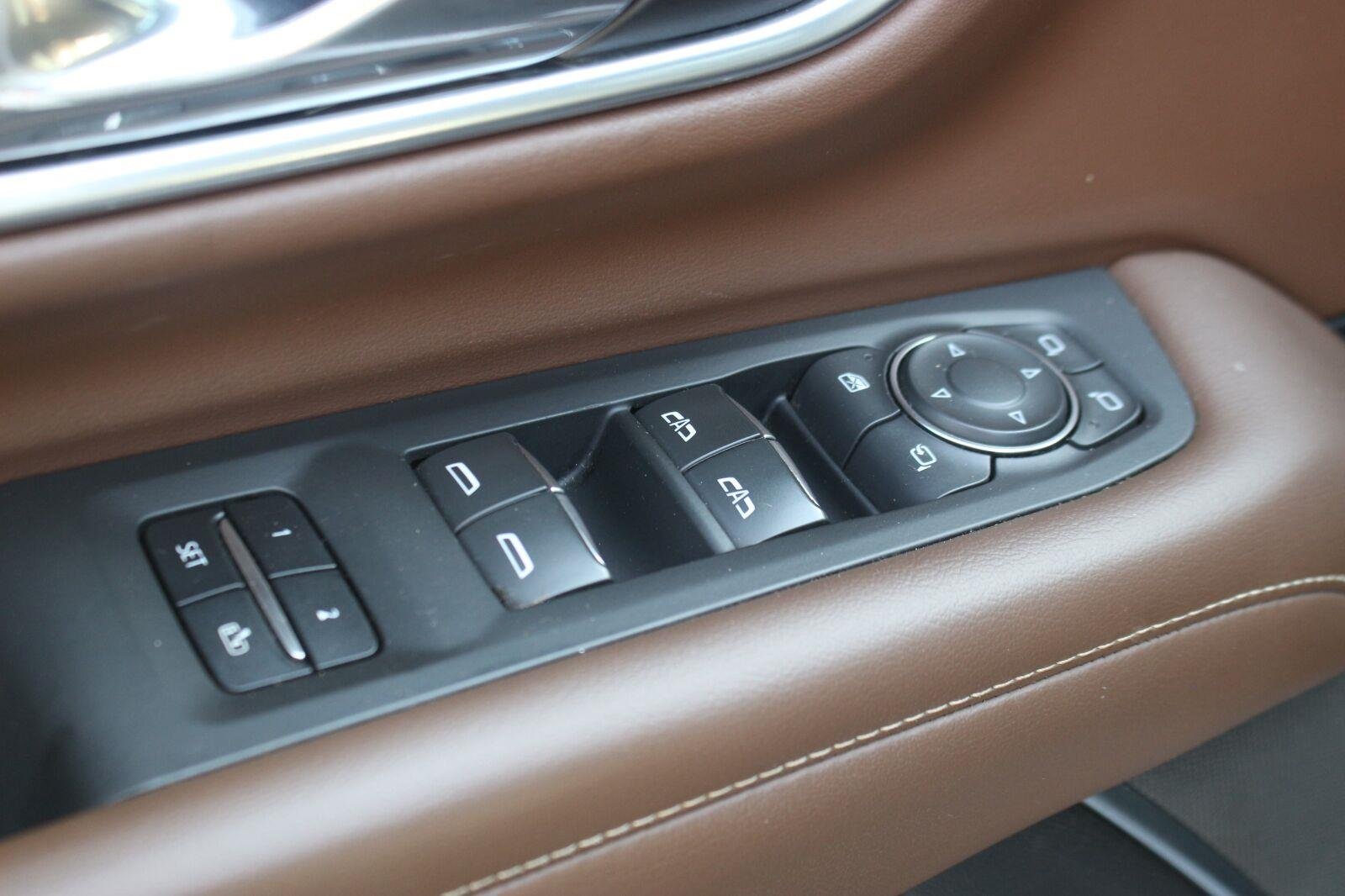 Used 2021 IRIDESCENT PEARL TRICOAT Chevrolet High Country image 14