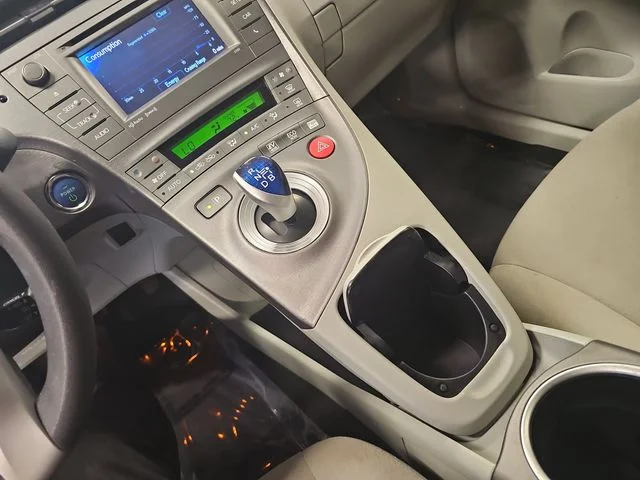 Used 2015 Silver Toyota Three image 25