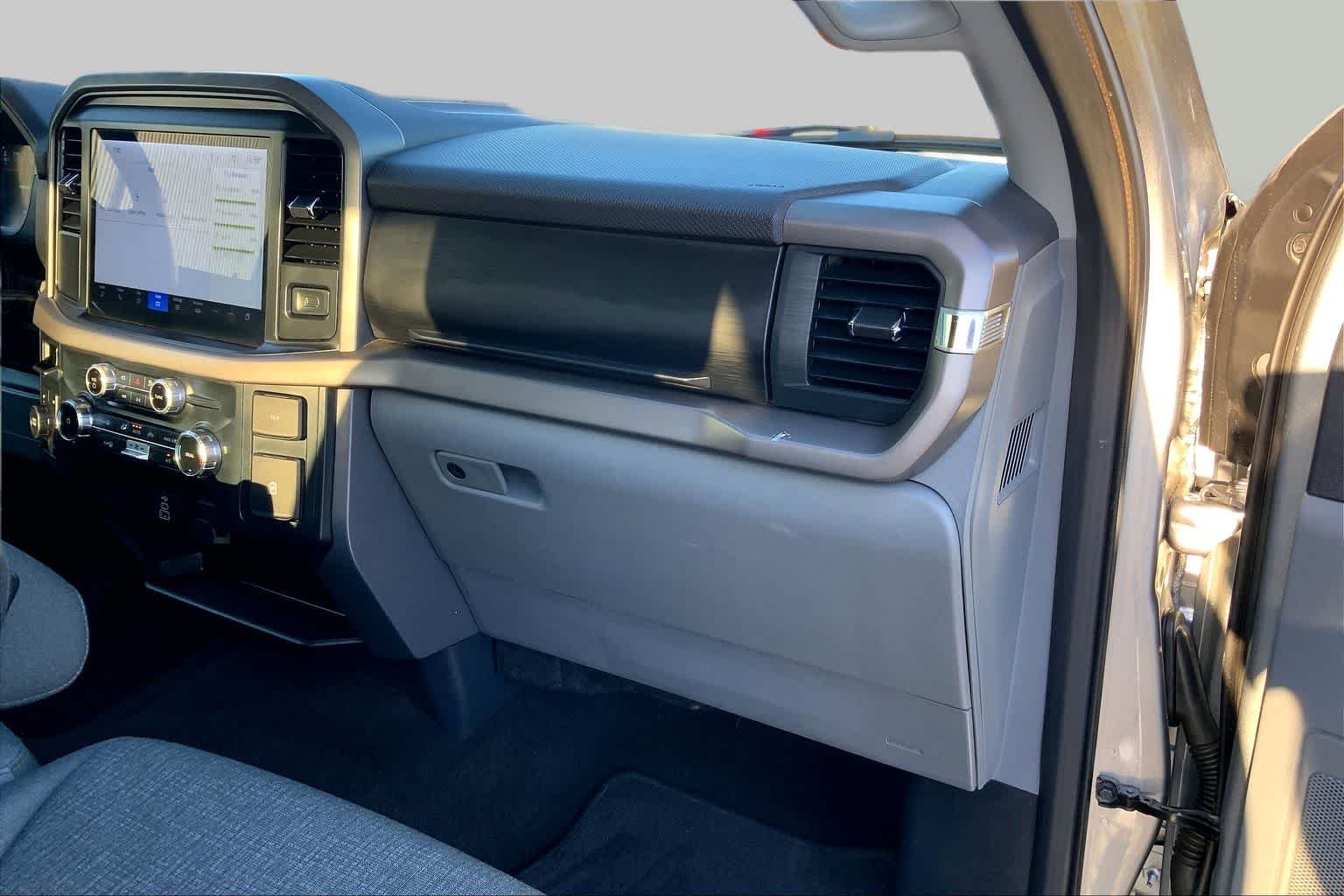 Used 2025 Iconic Silver Ford XLT image 19