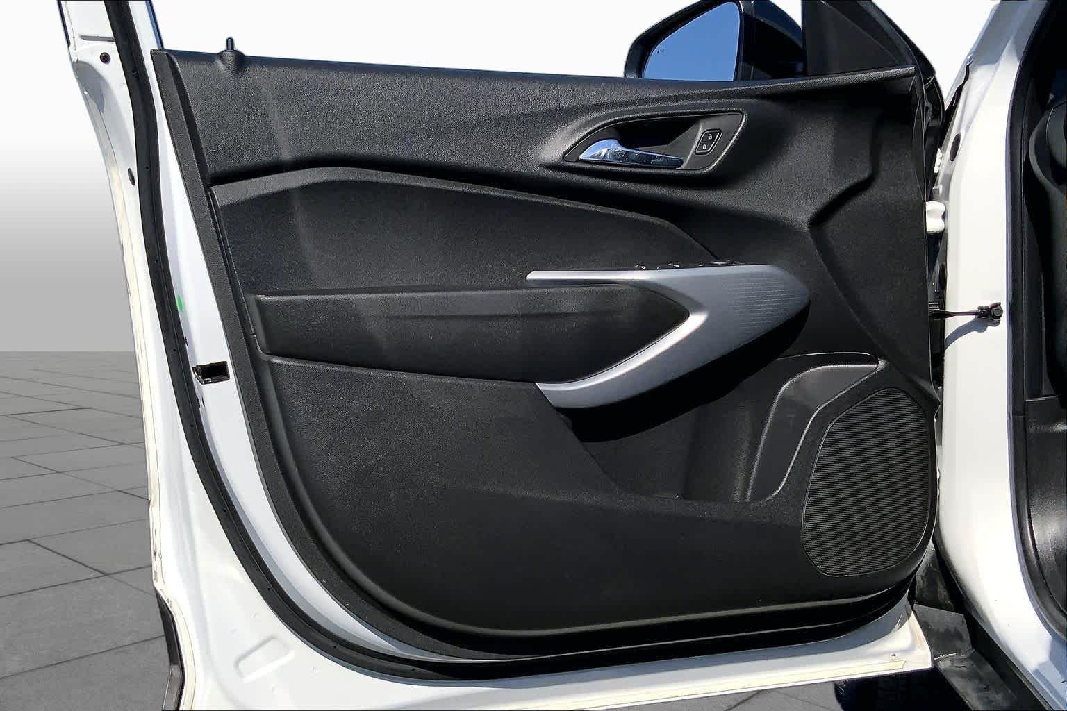 Used 2024 Summit White Chevrolet 1RS image 21