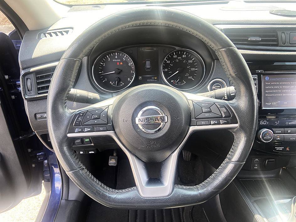 Used 2017 Caspian Blue Nissan SL image 13