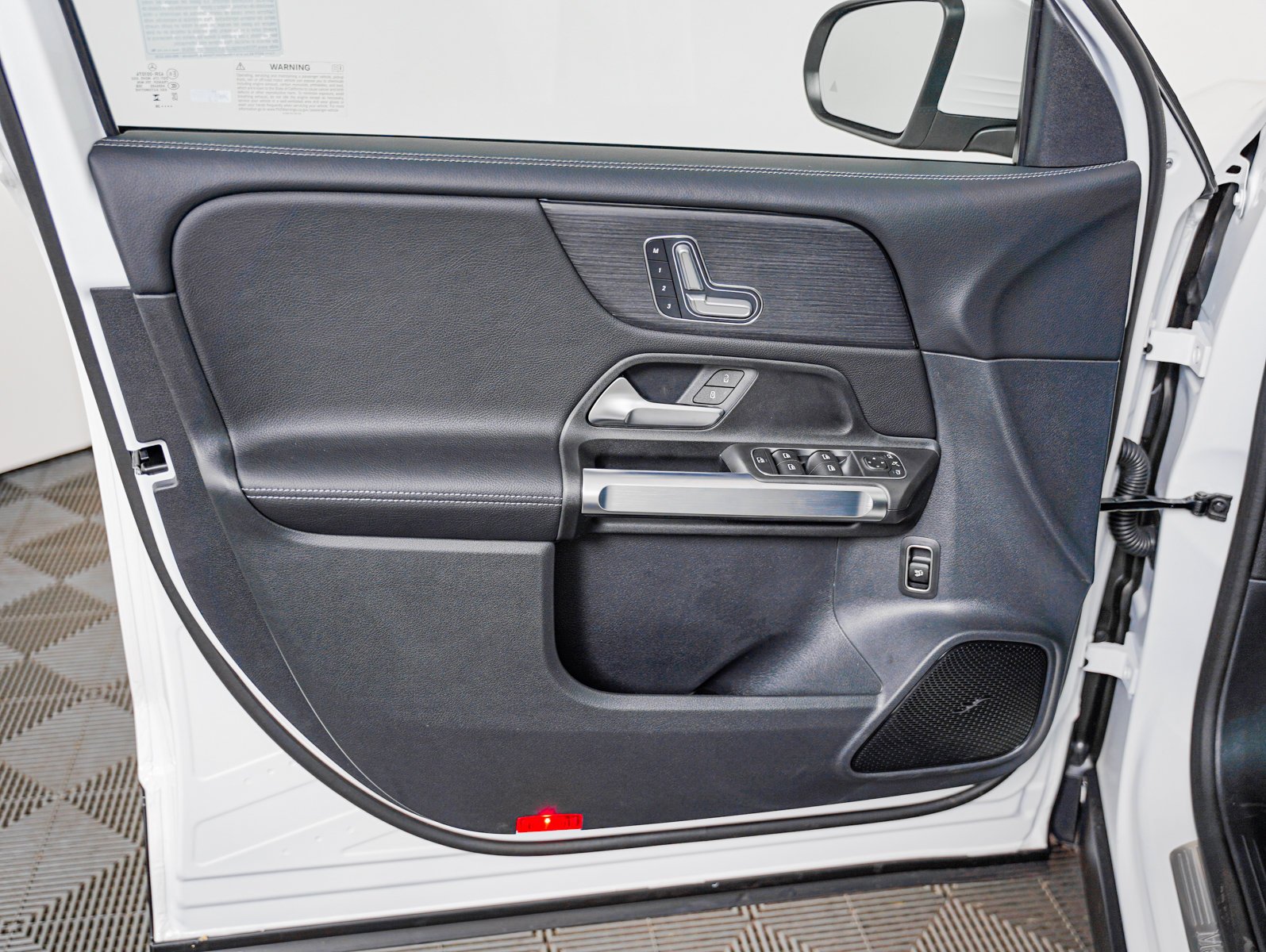 New 2026 Polar White Mercedes-Benz GLB 250 image 20