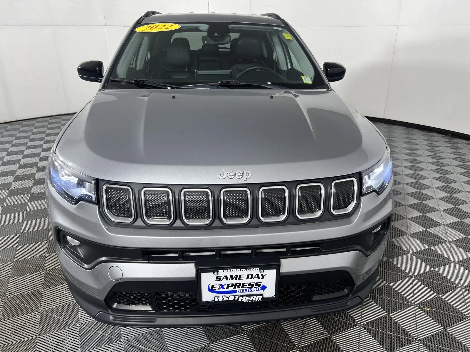 Used 2022 Billet Silver Metallic Clearco Jeep Latitude image 19