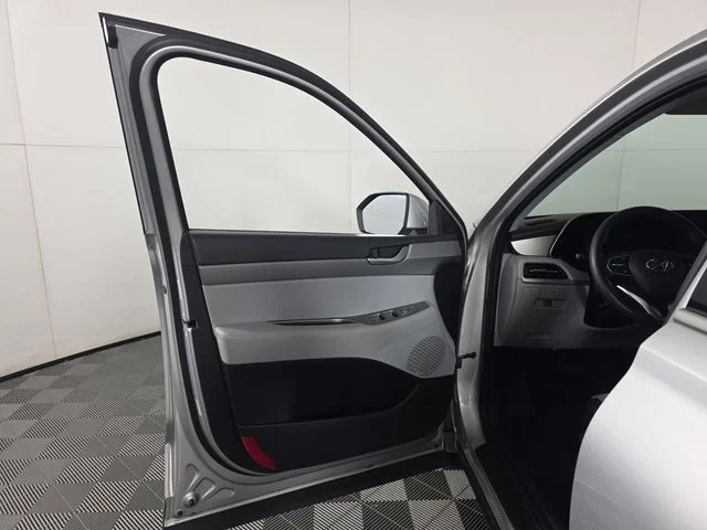 Used 2022 Silver Hyundai SE image 20
