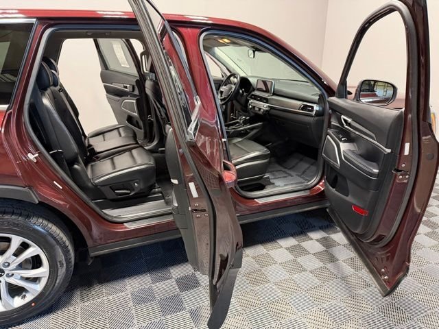 Used 2022 Sangria Red Kia LX image 22