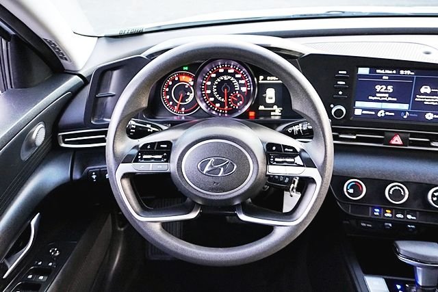 Used 2021 Gray Hyundai SE image 17