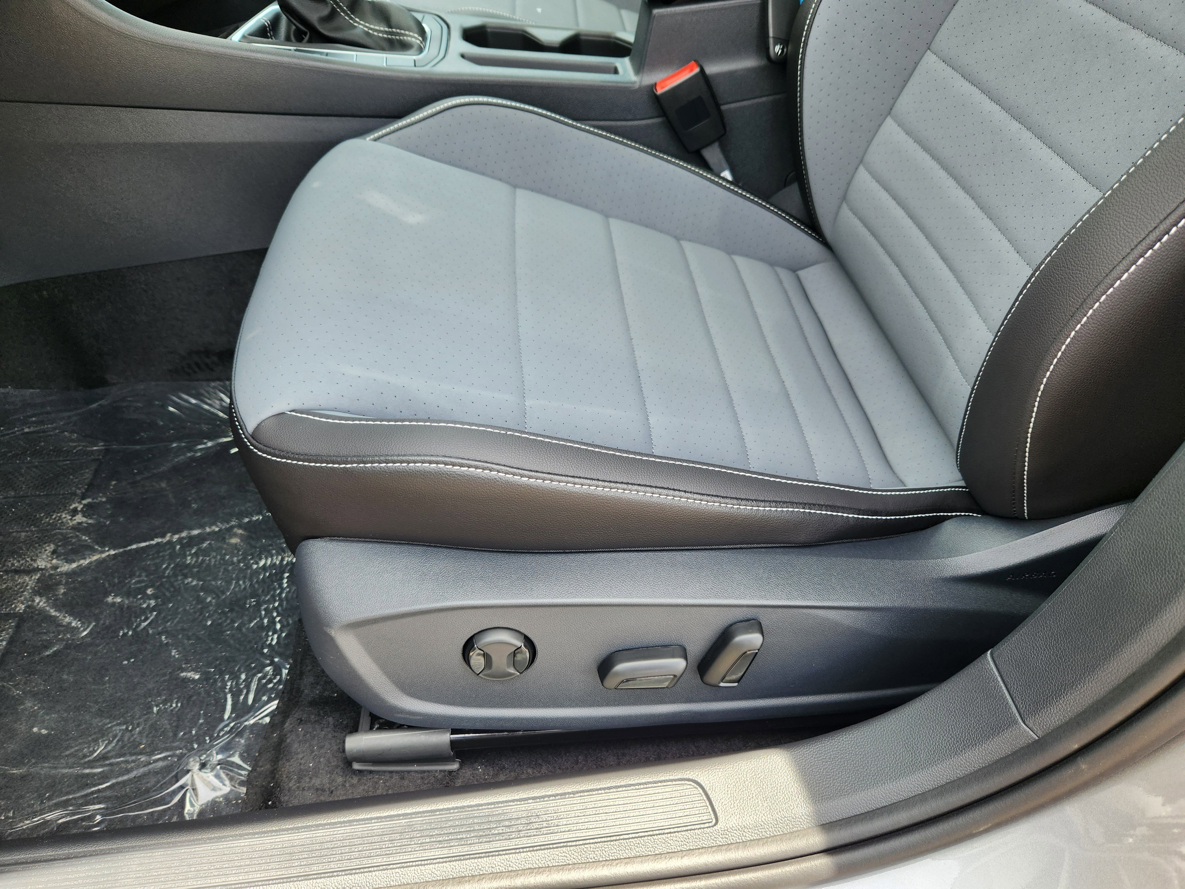 New 2026 Silver Volkswagen 1.5T SE image 13
