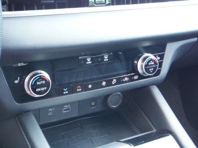 Used 2022 Black Mitsubishi SEL image 21