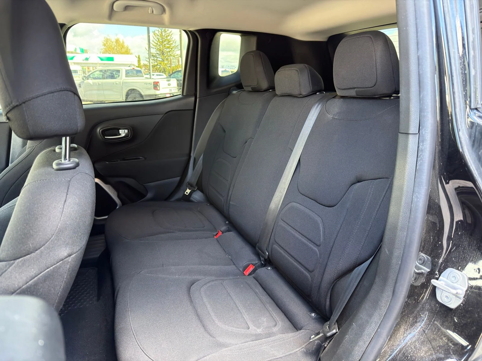 Used 2018 Black Jeep Latitude image 9