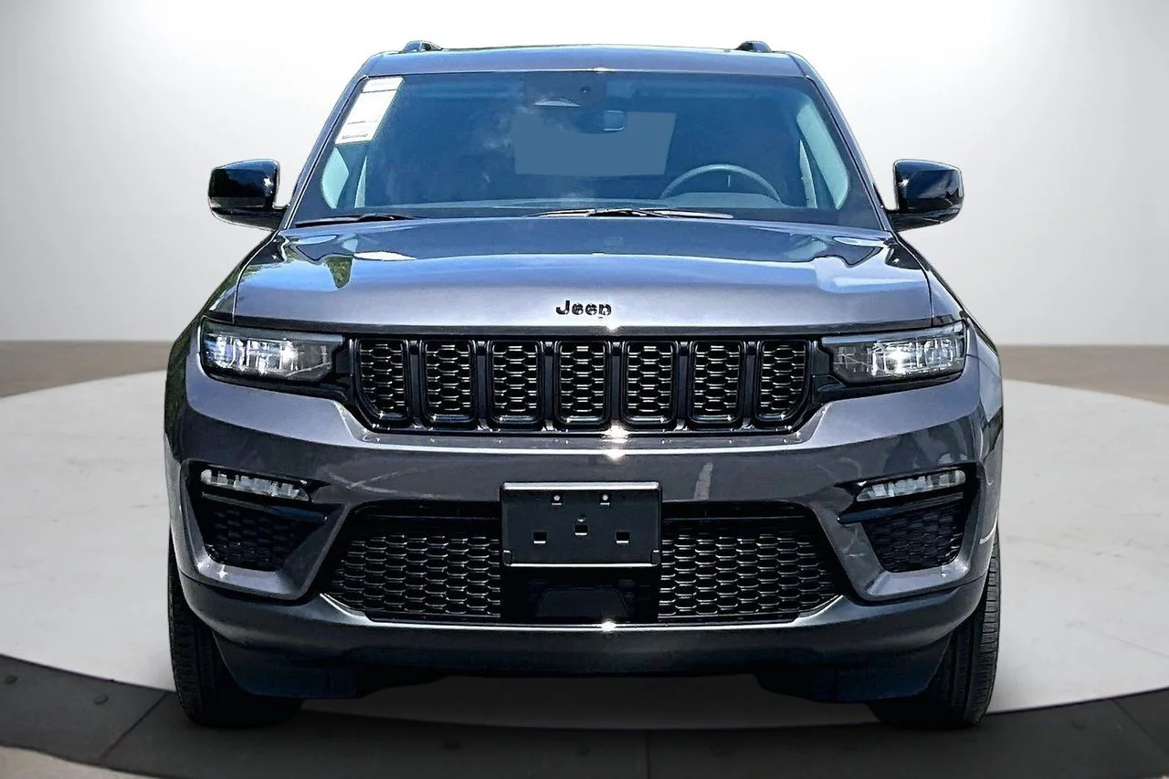 Used 2023 Gray Jeep Limited image 3