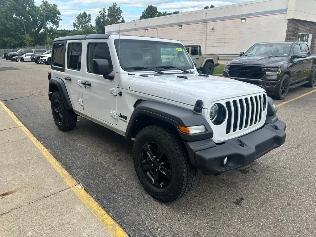 Used 2022 White Jeep Unlimited Sport Altitude image 4