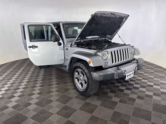 Used 2016 Silver Jeep Unlimited Sahara image 17