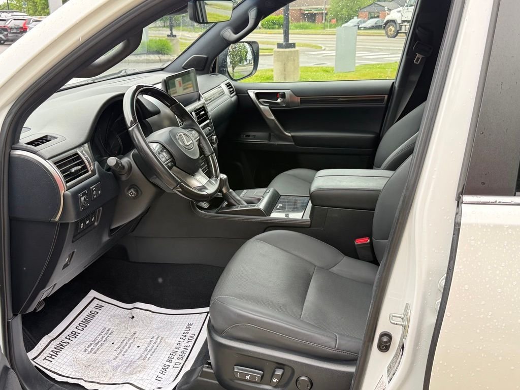 Used 2022 White Lexus 460 image 28