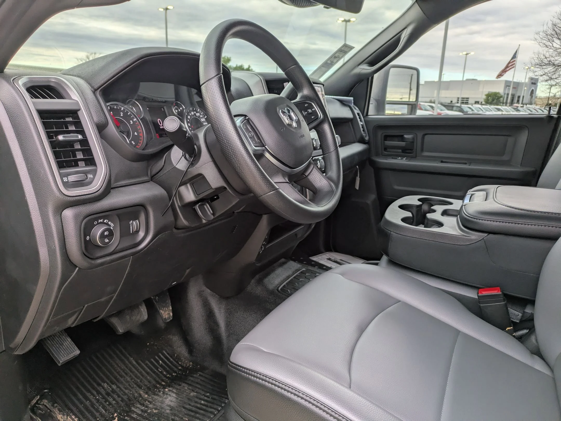 2026 RAM 3500 Chassis Tradesman - Photo 9