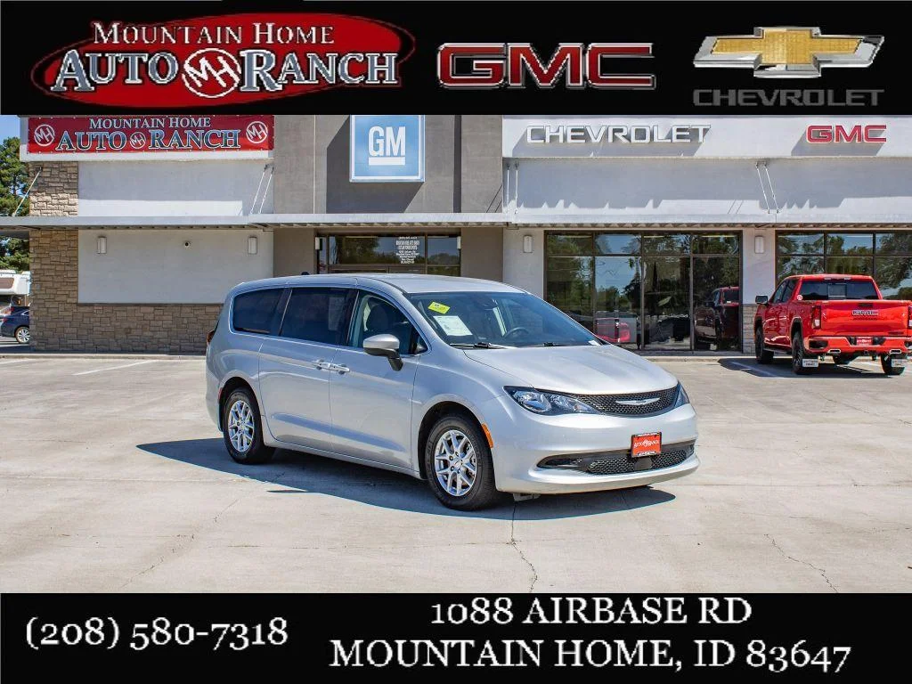 2023 Chrysler Voyager LX's photo