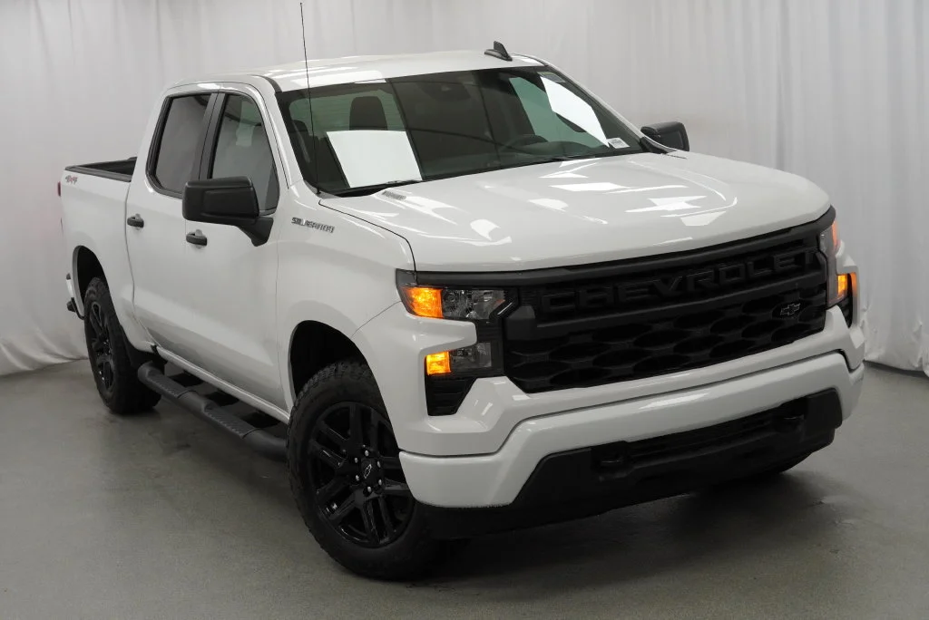 New 2026 Summit White Chevrolet Custom image 33