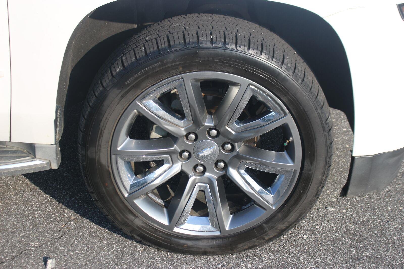 Used 2016 IRIDESCENT PEARL TRICOAT Chevrolet LTZ image 43