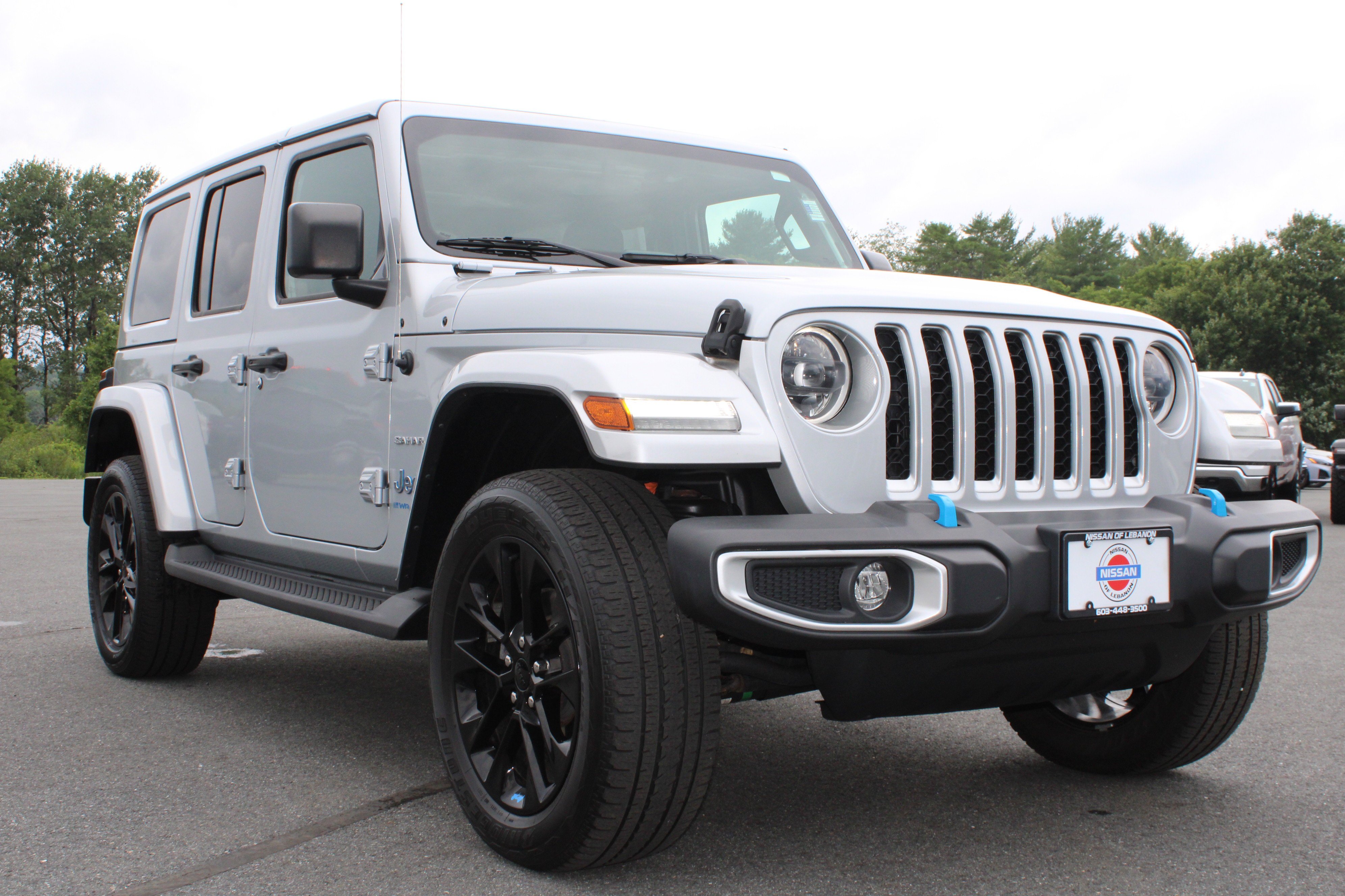 Used 2023 Silver Zynith Clearcoat Jeep Sahara image 4