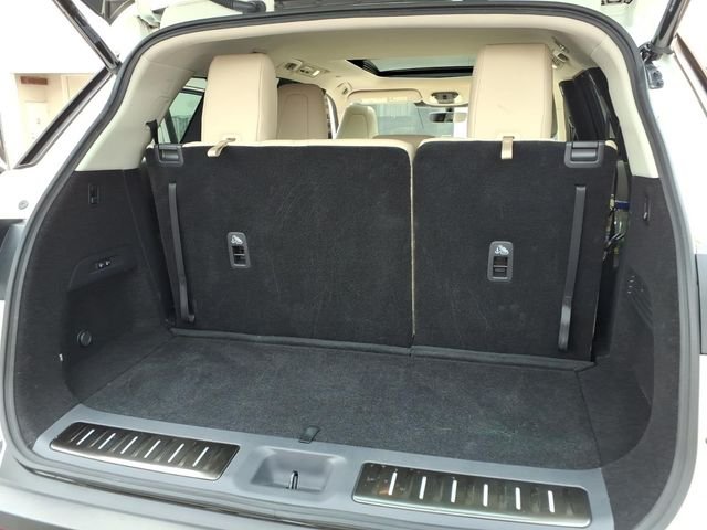 Used 2025 White INFINITI Sensory image 28