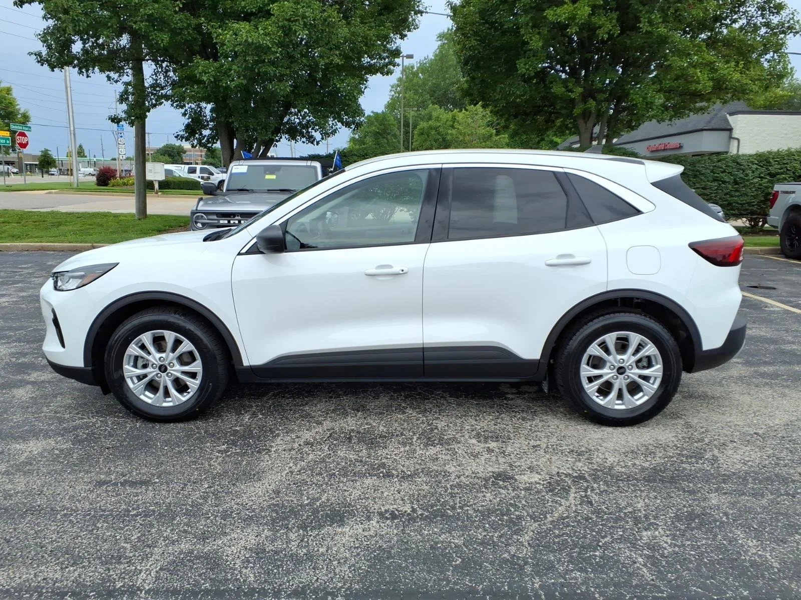 Used 2024 Oxford White Ford Active image 5