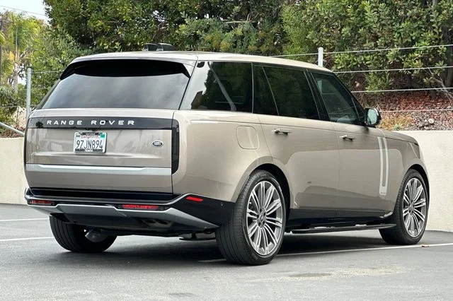 Used 2023 Lantau Bronze Metallic Land Rover Autobiography image 5