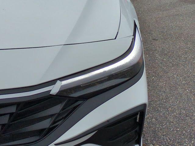 New 2026 White Hyundai SE image 10