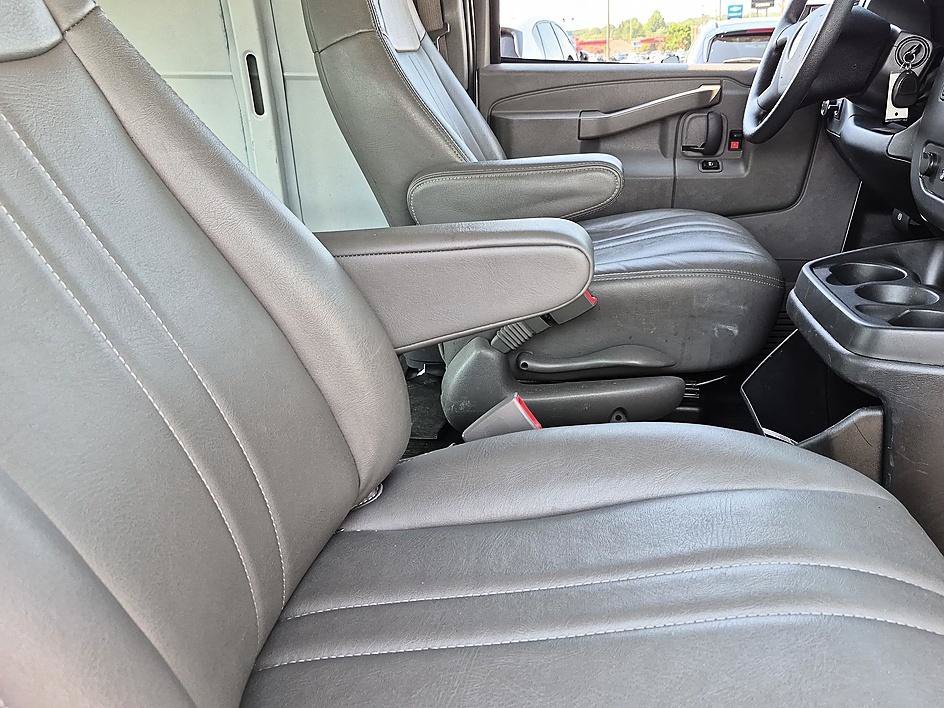 Used 2019 Summit White Chevrolet Work Van image 34