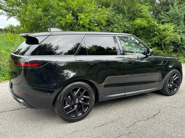 Used 2025 Santorini Black Metallic Land Rover SE image 5