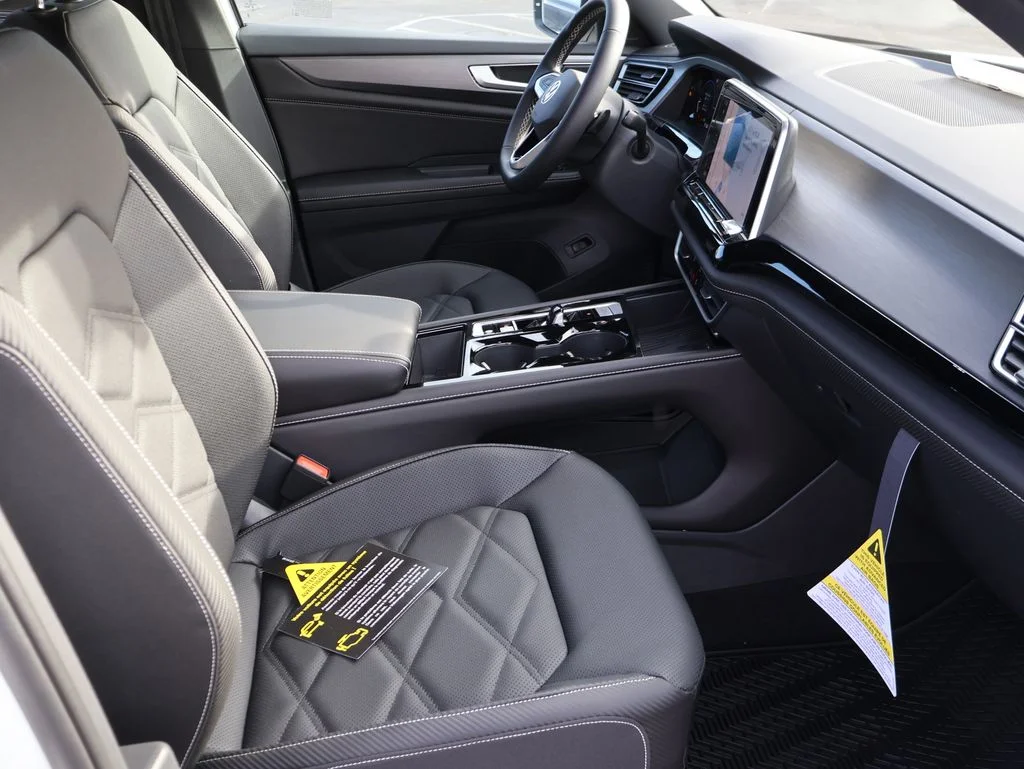 New 2026 White Volkswagen 2.0T SE w/Technology image 13