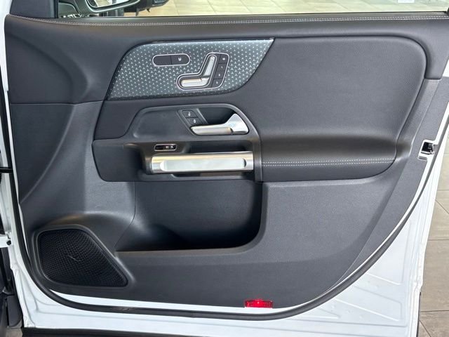 New 2026 Polar White Mercedes-Benz GLB 250 image 22